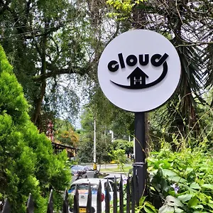 cloud9-hostel.colombiamedellinhotels.com/